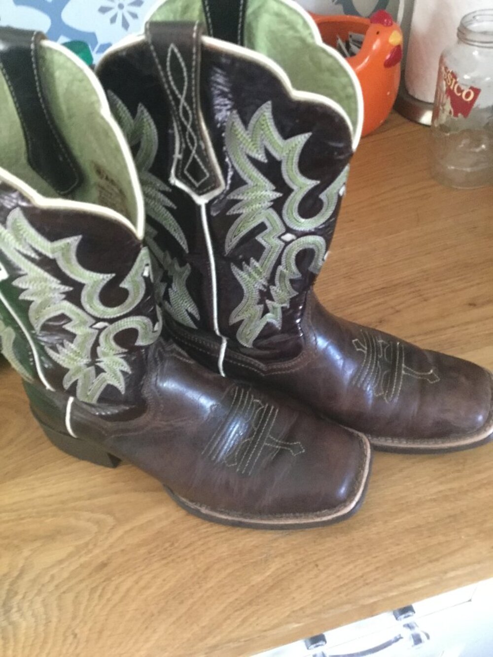 Ariat Cowboy boots size 6B leather upper brown with white and green embroidery